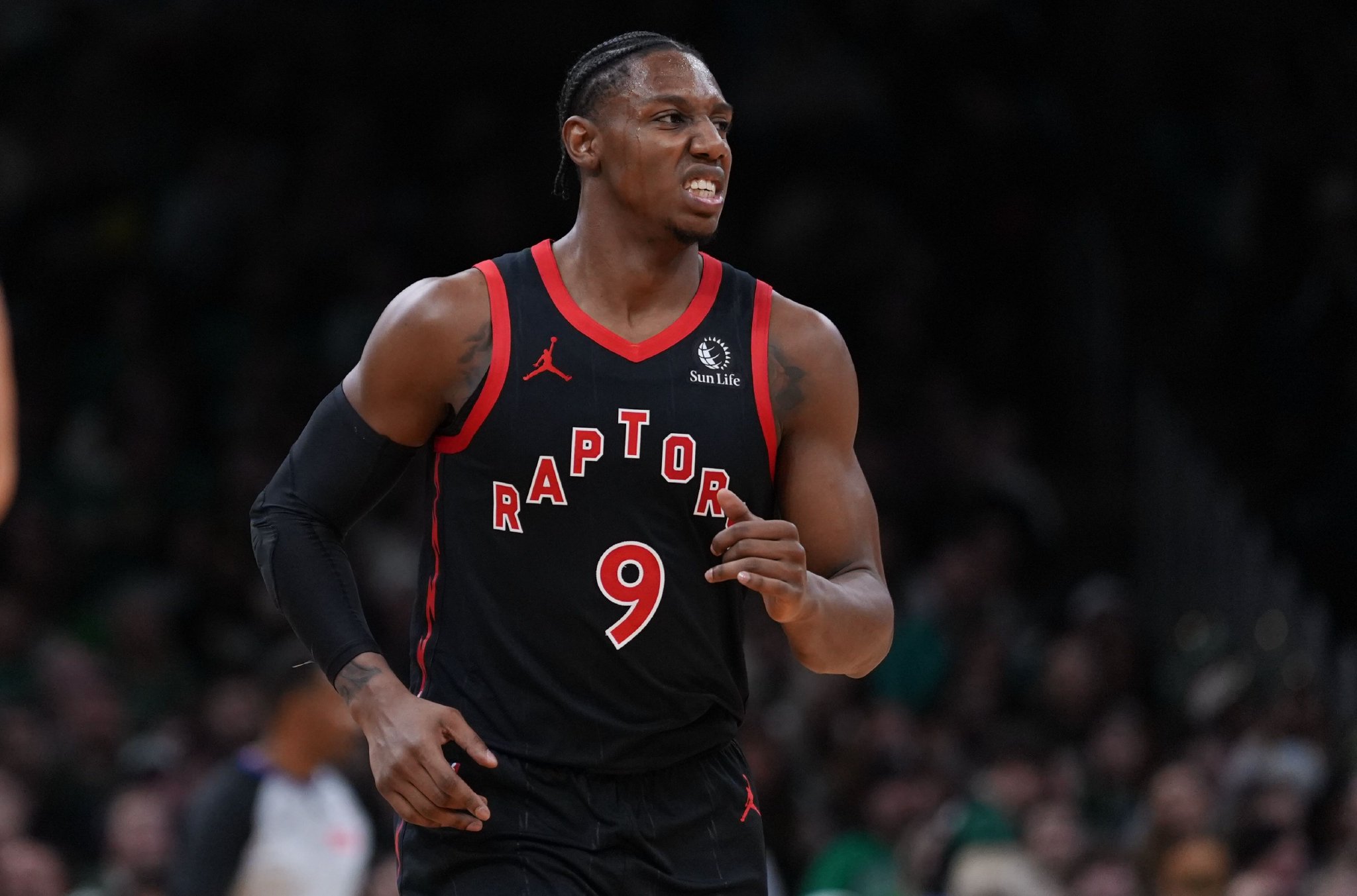 猛龙主帅:巴雷特能从1防到4 他能成为攻防兼备的球员