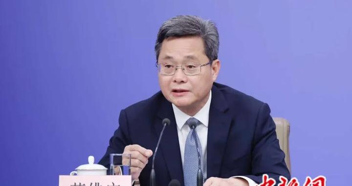 财政部部长：当好“铁公鸡”、打好“铁算盘”