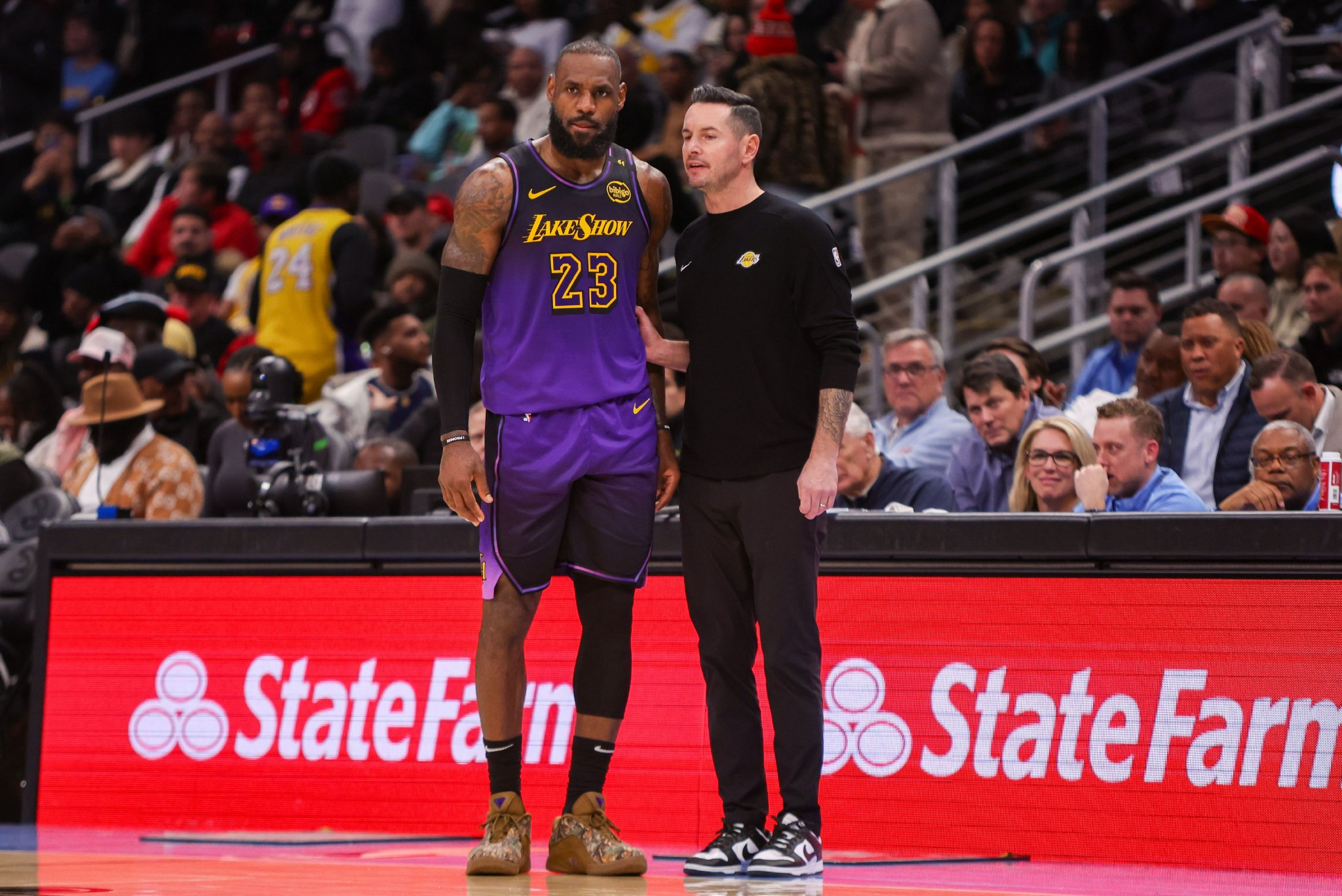 詹姆斯仍找状态!雷迪克:体能恢复是关键 比赛节奏把握同样重要