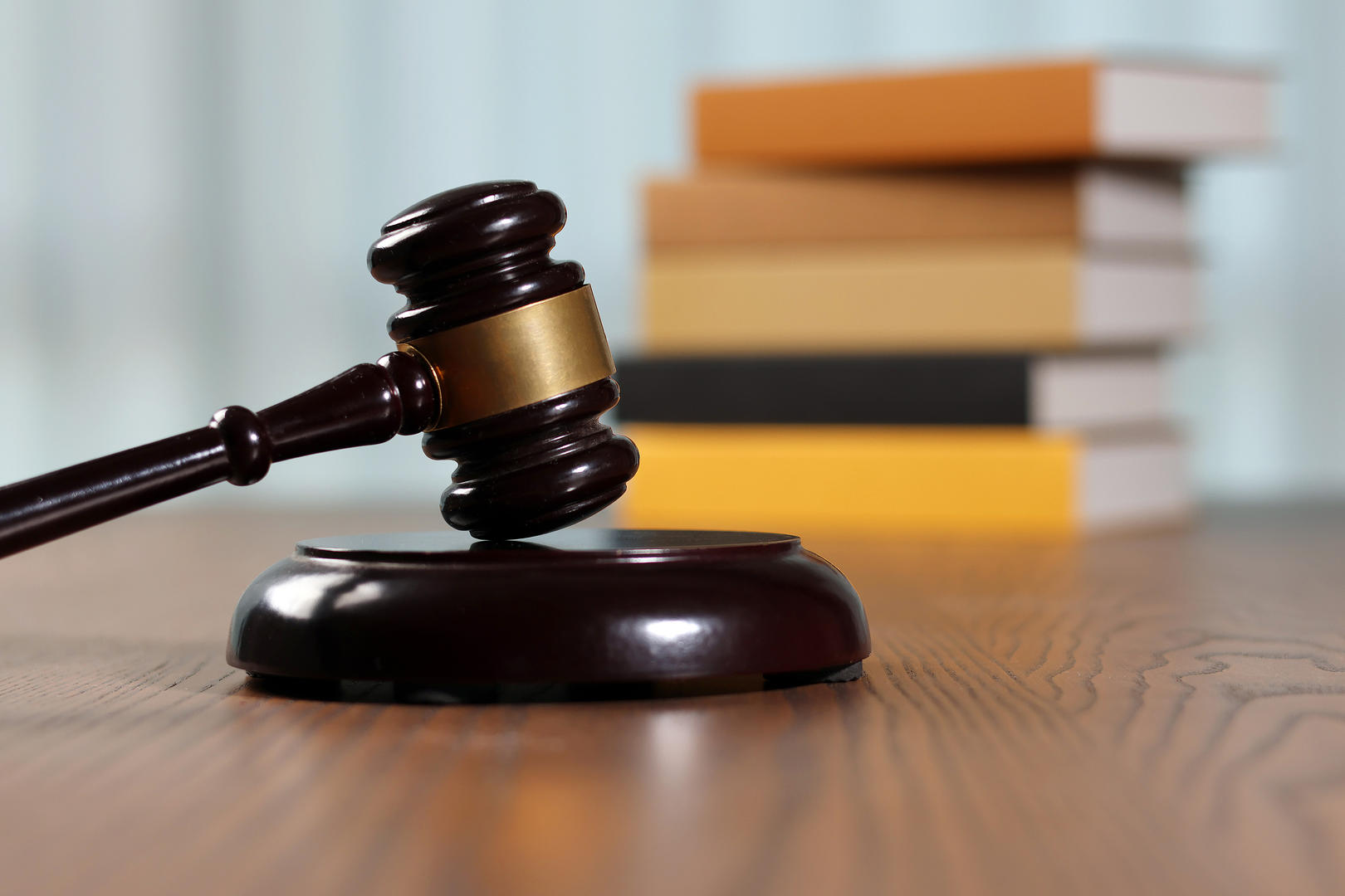 老板在员工上门讨薪次日自杀身亡，家属向讨薪者索赔20余万，一审被驳回