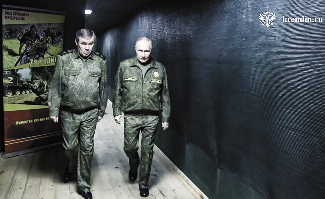 普京视察俄西部集团军部队，听取一线战场报告