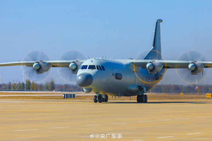 酷!海军航空兵预警指挥训练画面好燃