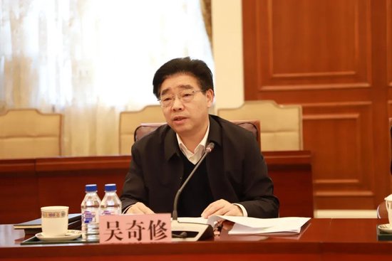 罔顾保密规定私自留存涉密文件，“北大第一村官”财政部农业农村司原司长吴奇修被“双开”