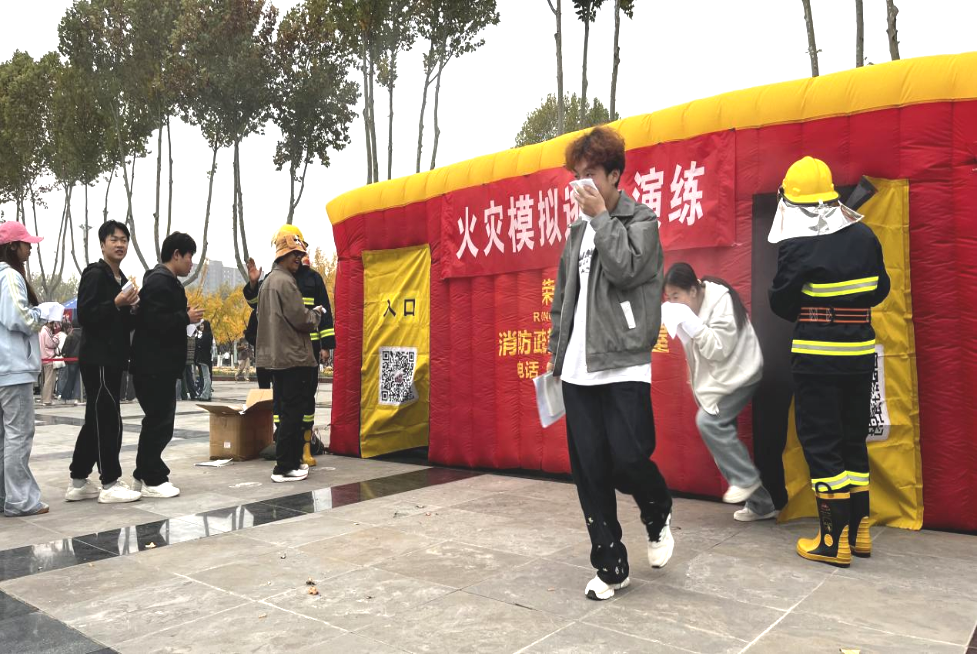模拟火场，有序撤离：西京学院消防安全教育系列活动开展