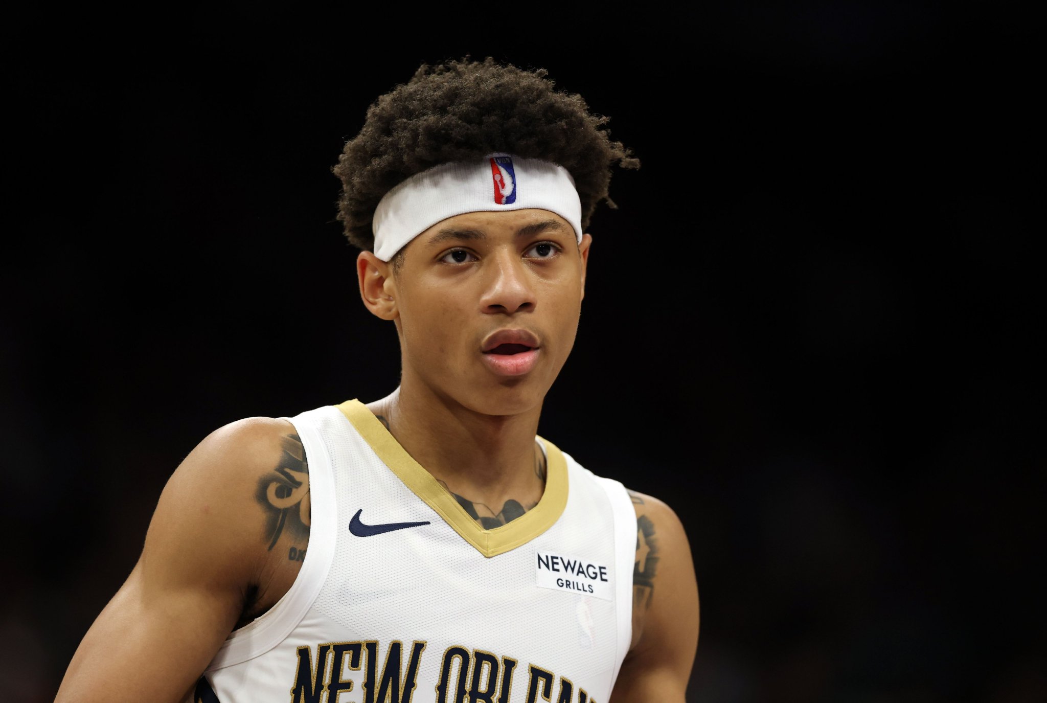 人到球到！费尔斯弧顶助攻精准定位 墨菲起飞送帅气空接背扣！