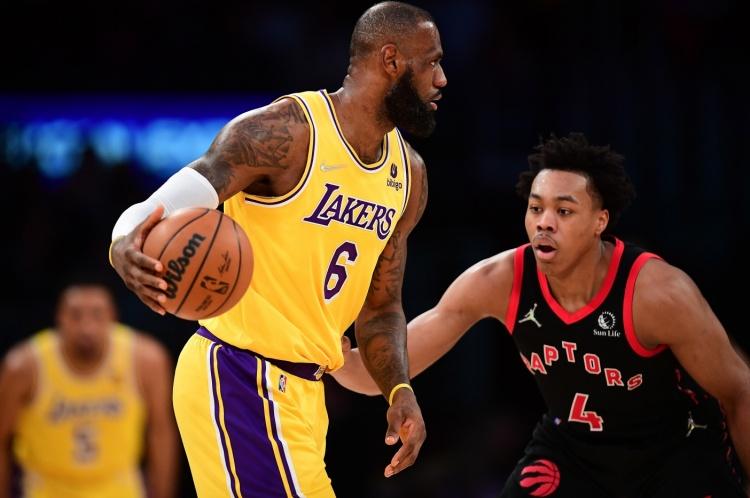 詹姆斯能否出战背靠背？ESPN明日胜率预测：湖人51.3% 猛龙48.7%