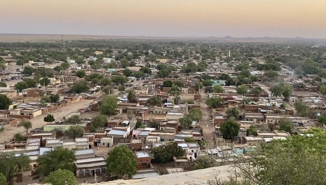 苏丹武装部队称解除南部重要城市围困