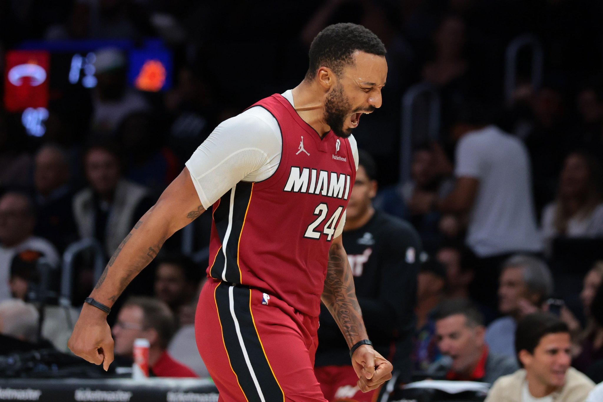 今天热火迎战魔术 鲍威尔升级为大概率出战 小米切尔降为小概率