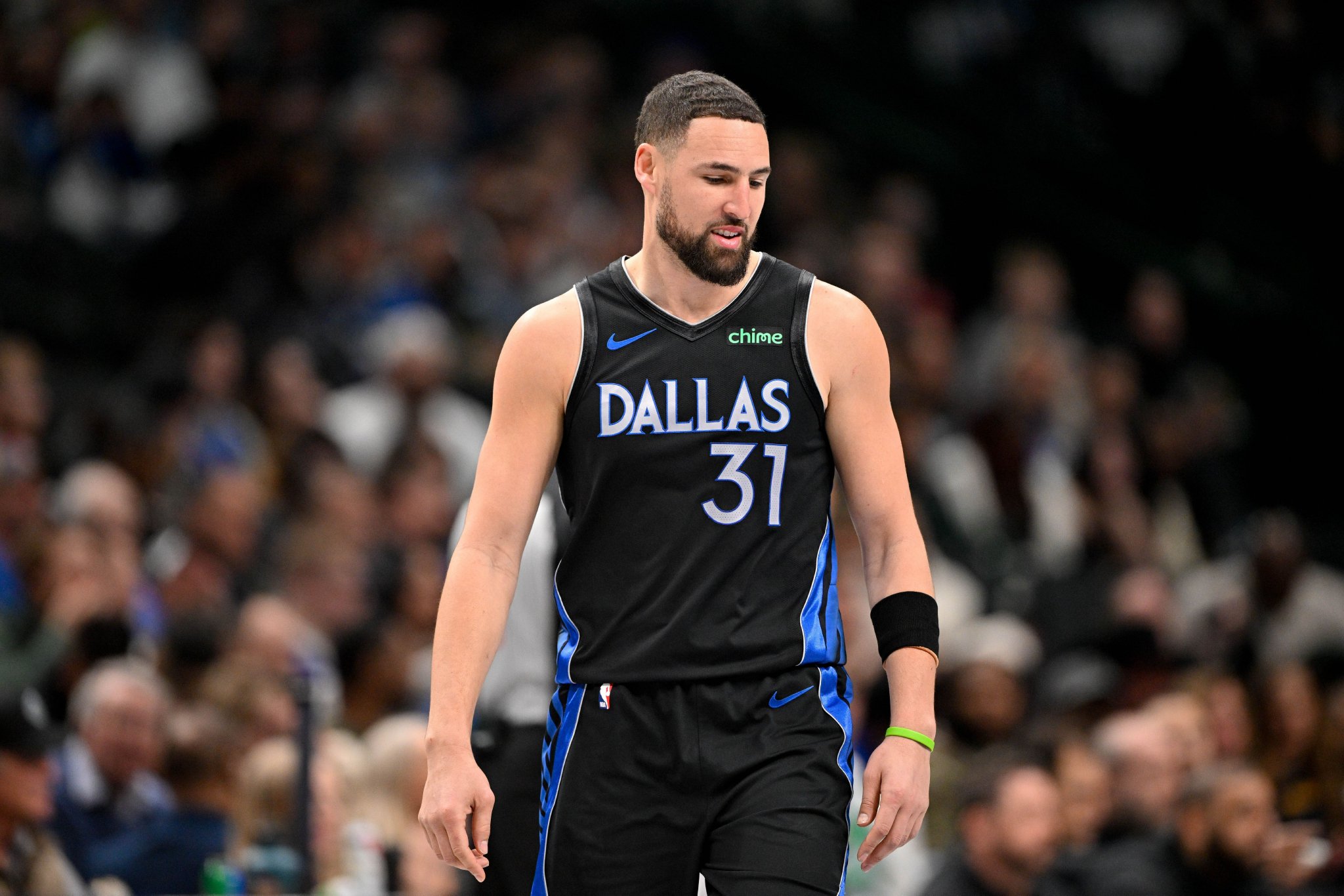 今天很开心！克莱首节替补5分半6中4得到10分 三分4中2&创里程碑