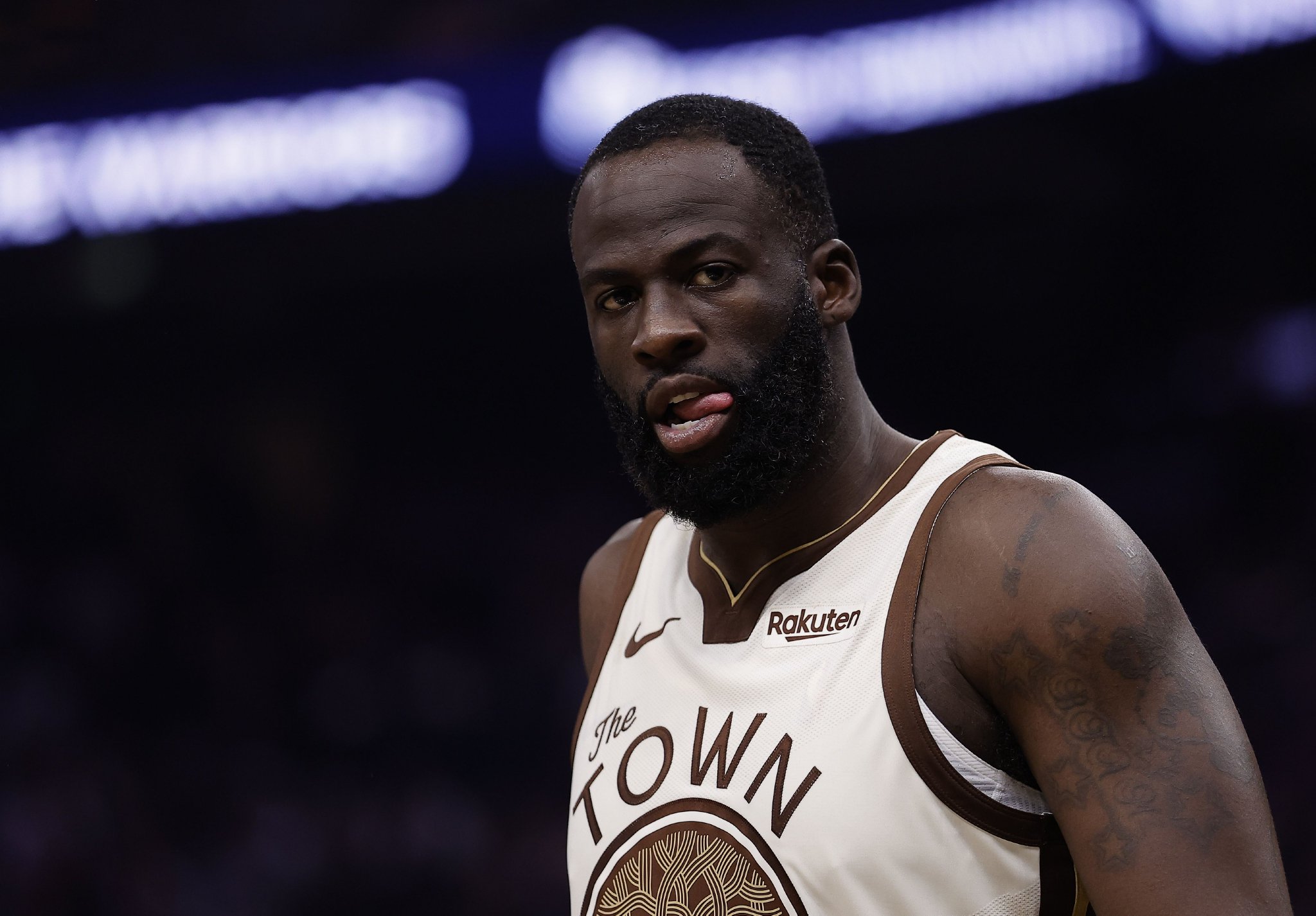 解说：勇士好在绿老师缺阵 没有追梦他们的进攻看着好多了