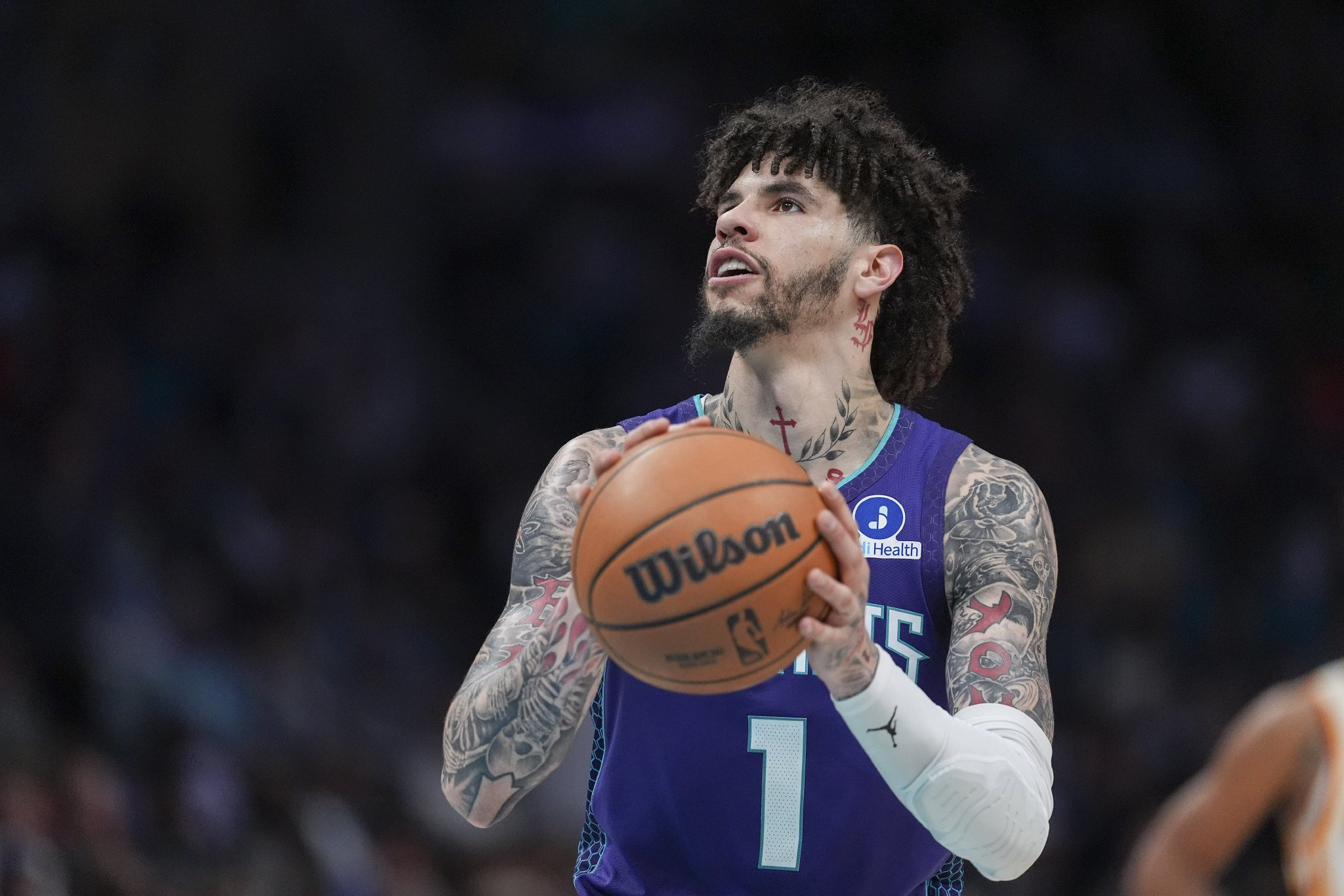 预计全责！夏洛特媒体：三球左转未让直行发生事故