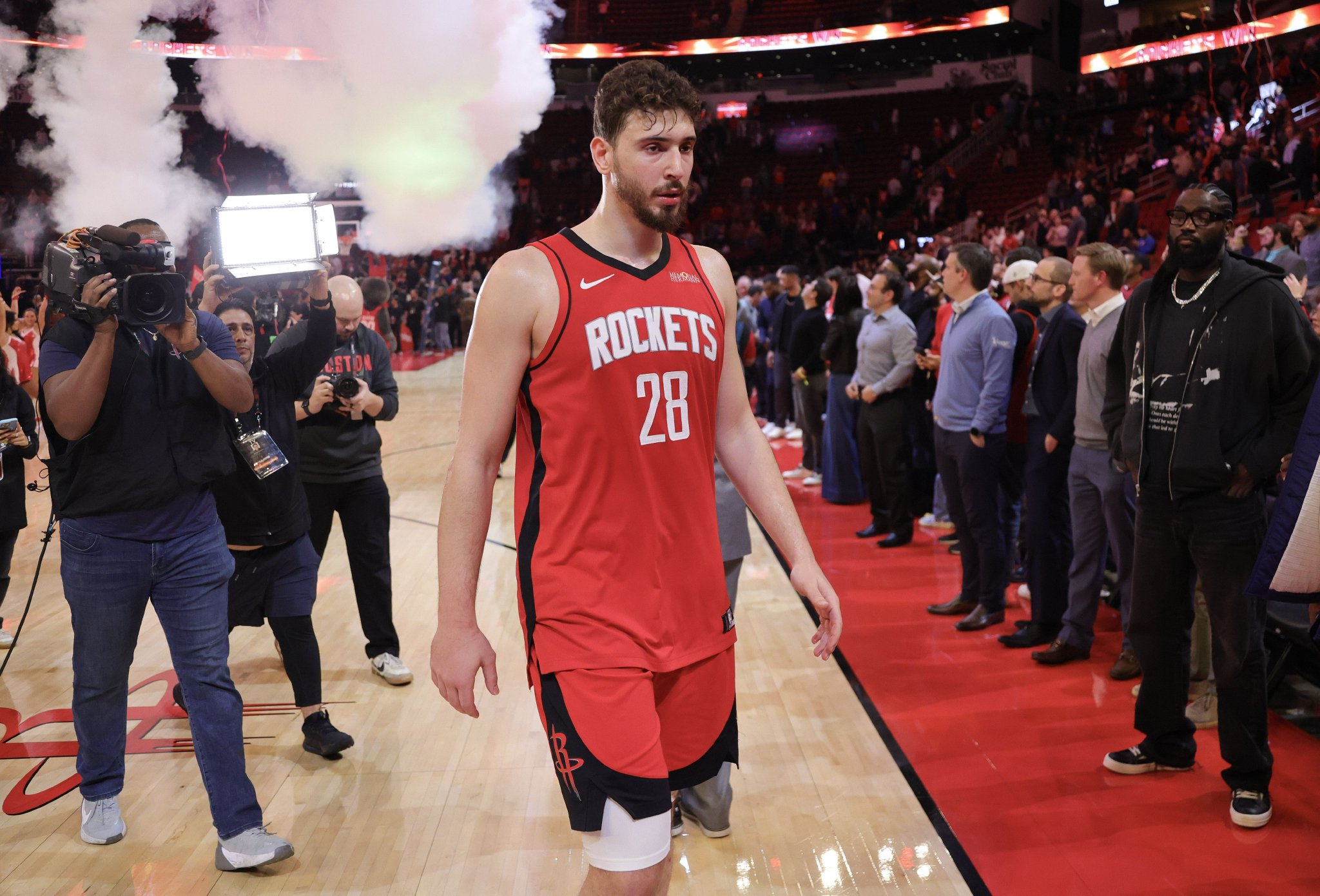 攻防俱佳!申京12中6砍下17分12板11助3断3帽 正负值+13