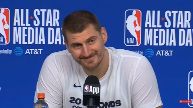 买马的好建议？约基奇：我也不太清楚 大概最贵的就是最好的吧