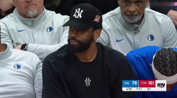 好久不见！欧文随队前往多伦多客场 休闲装棒球帽场边观战