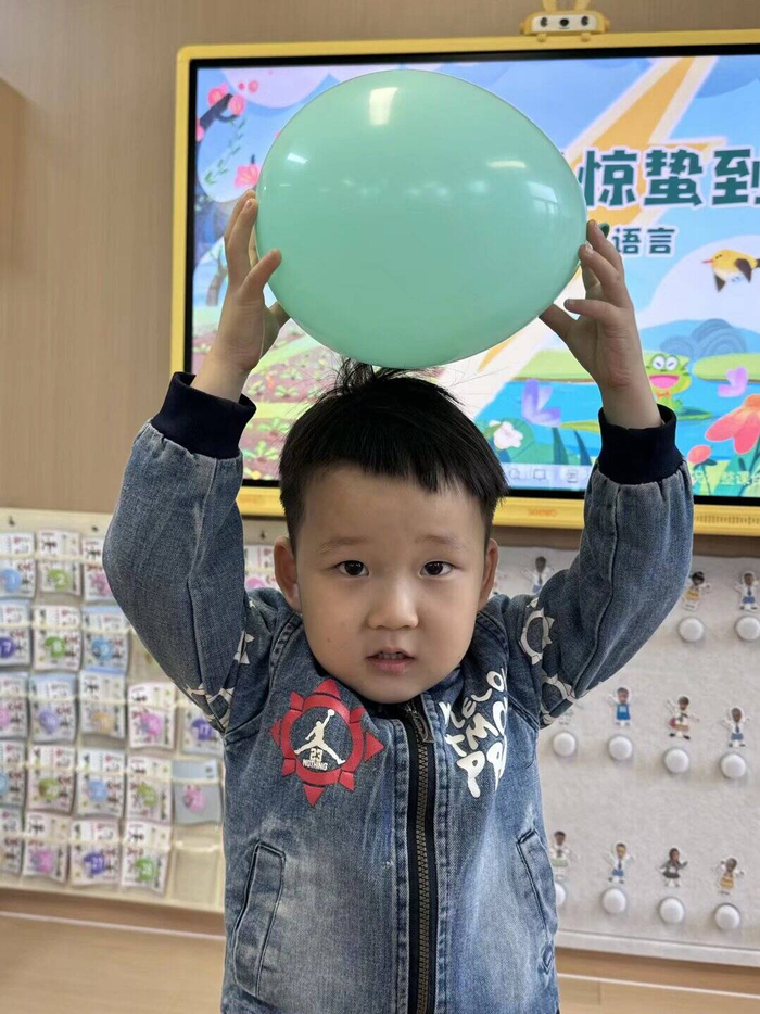 “头发飞起来啦”——探秘静电小魔法！