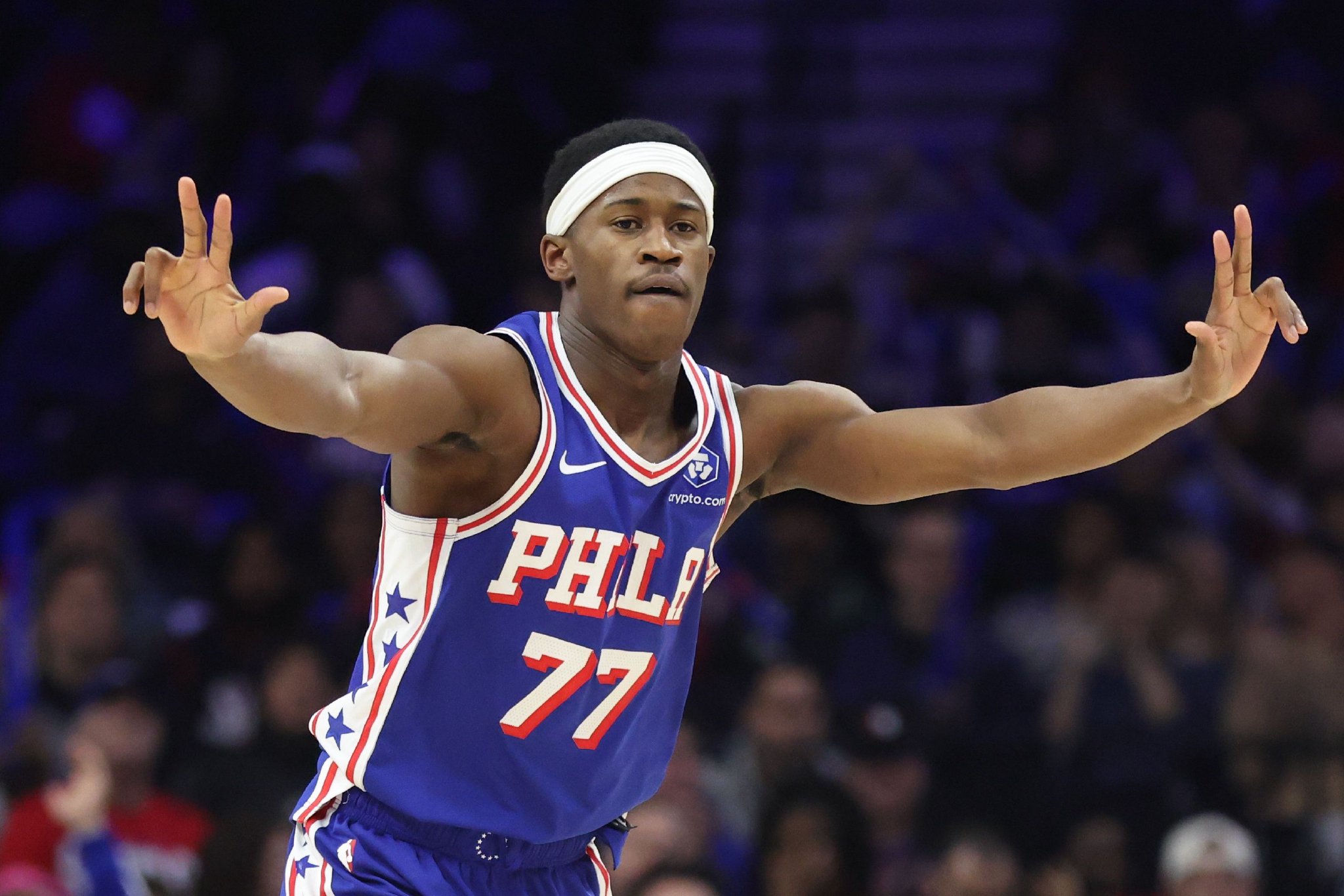 一飞冲天！保罗·乔治推反击 埃奇库姆滑翔拉杆倚住防守打进加罚