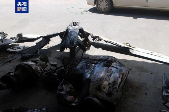 伊朗悬赏活捉美军飞行员！美军两架战斗机同日被击落，一飞行员下落不明，“黑鹰”直升机去营救也被击中，特朗普：不影响，“这就是战争”