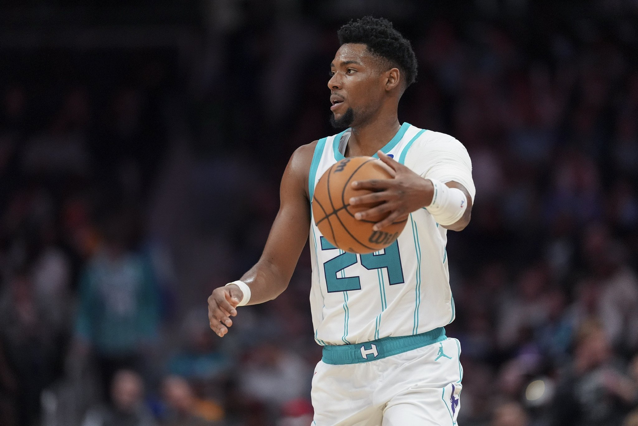 手感好得多攻!布兰登·米勒打满首节 5中5&三分3中3轰下16分!